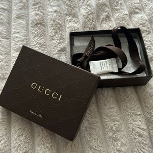 Wallet size Gucci gift box with tissue paper and ribbon